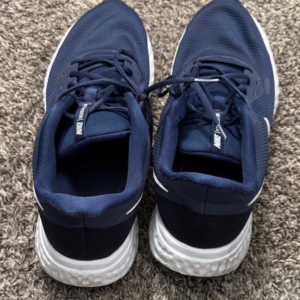 Nike Men's Dark Blue Athletic Shoes